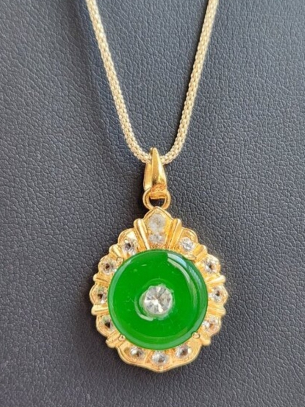 "Belongs In A Museum!" VTG Jade Pendant W/ 18K Bale & 18" Italy Chain
